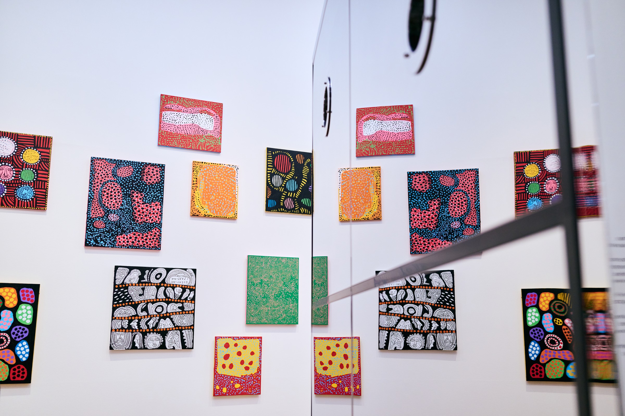 Wall of small colorful paintings doubled in a mirror, Yayoi Kusama, Stedelijk Museum Amsterdam