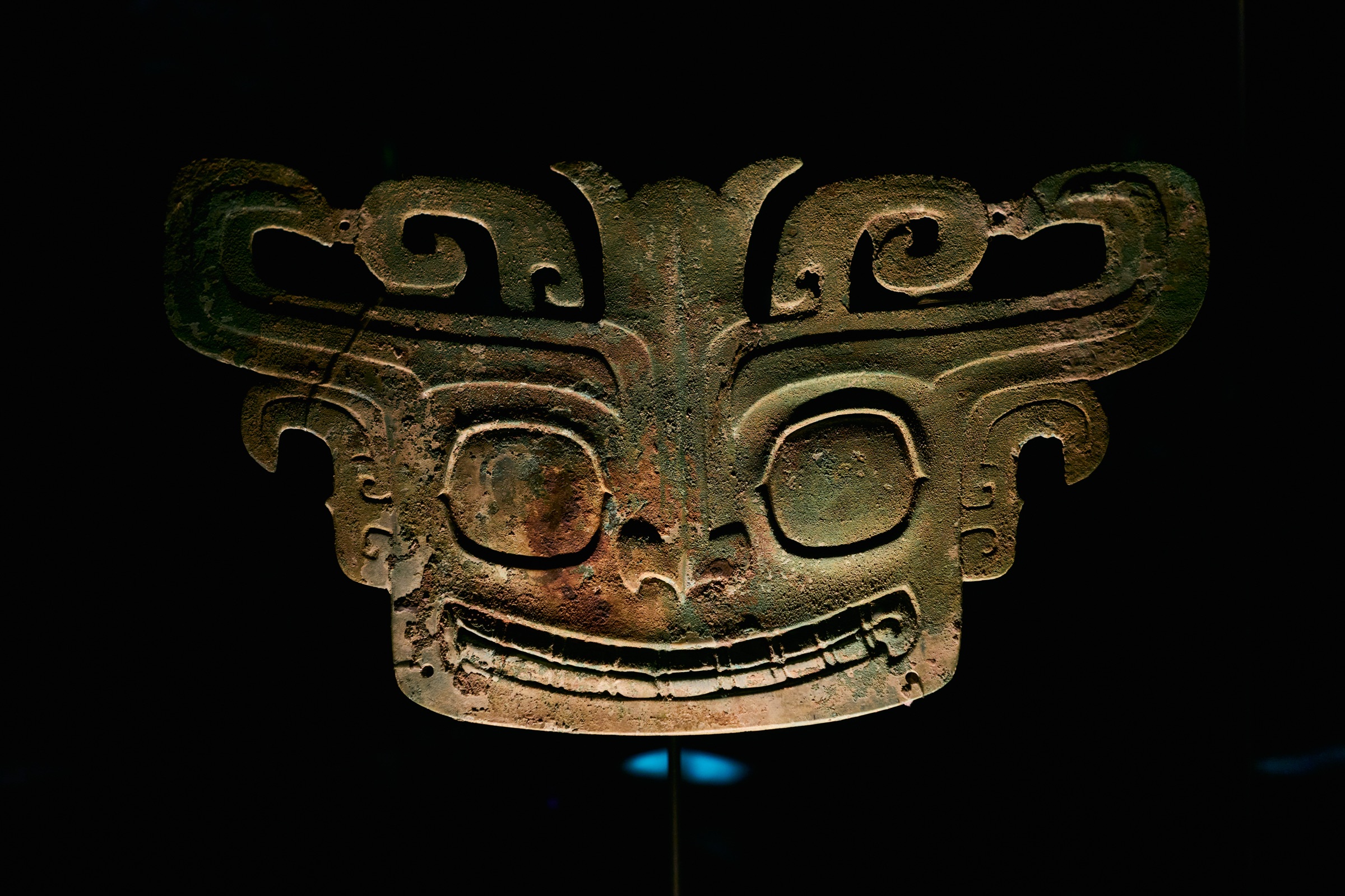 Openwork beast-face mask, Sanxingdui Museum, Guanghan, China